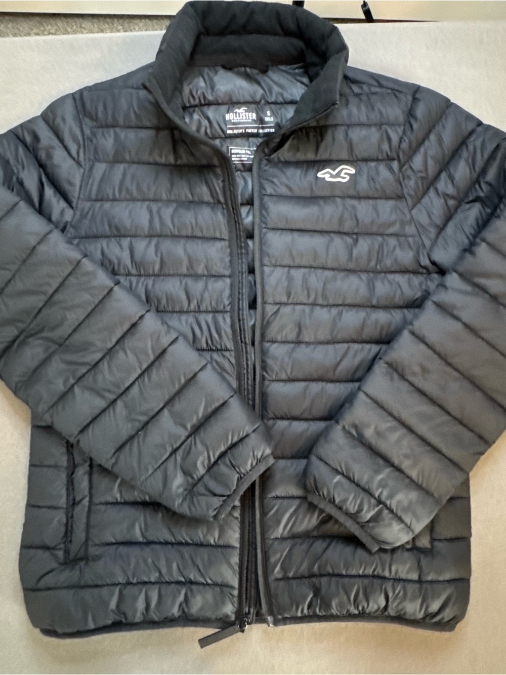 Hollister Men's Puffer Collection Down Jacket Black Size S Lightweight Winter